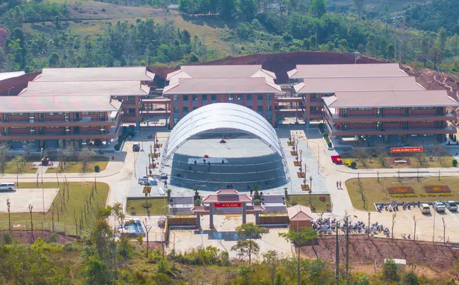 Máy tính bảng, nhạc cụ dân tộc… và ngôi trường “5 sao” hiện đại vùng biên giới Điện Biên