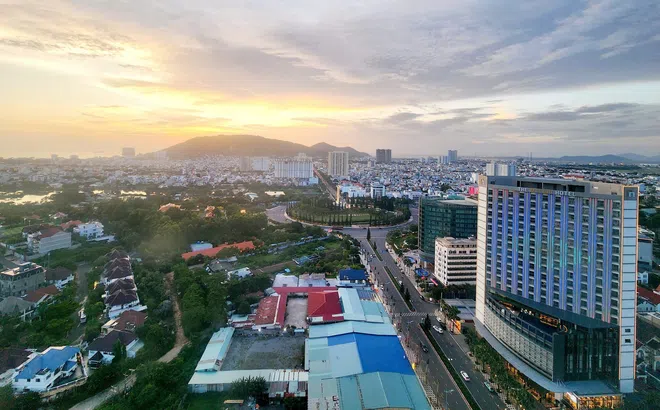 Thị trường TP.HCM phân hóa rõ nét, căn hộ và nhà liền thổ giảm tốc, bất động sản lưu trú bứt lên