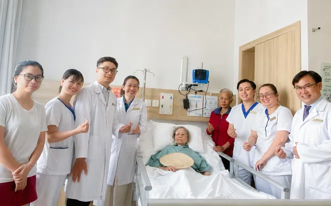 Vinmec Central Park cứu sống hai cụ bà U90 và U100 tuổi bị đột quỵ nhồi máu não nghiêm trọng
