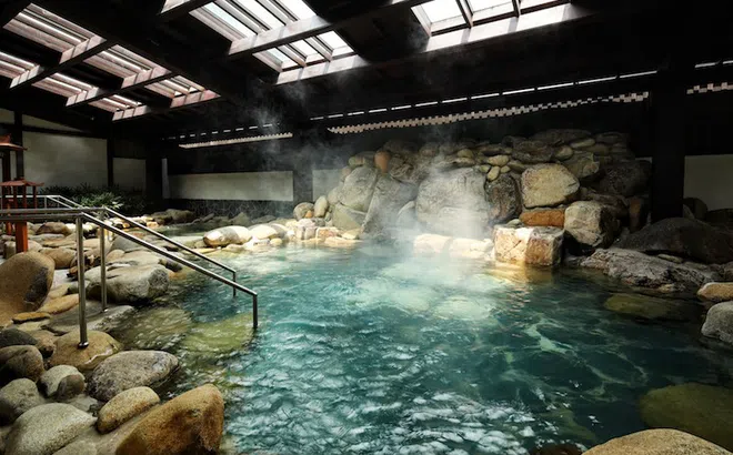 Vì sao người Nhật thích tắm onsen trong cả mùa hè?