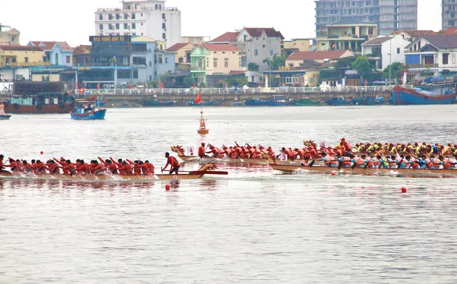 Quảng Bình: Tổ chức giải đua thuyền truyền thống vô địch quốc gia năm 2024