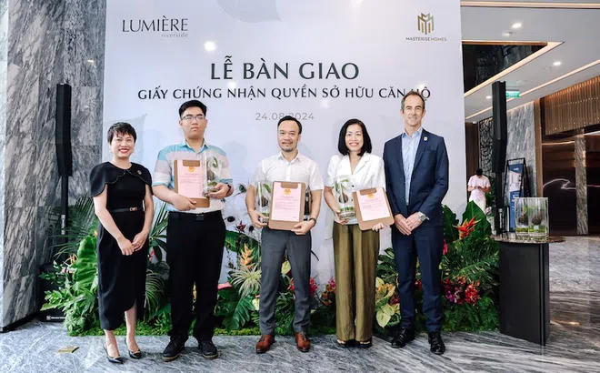 Masterise Homes bàn giao sổ hồng cho cư dân LUMIÈRE riverside theo đúng cam kết