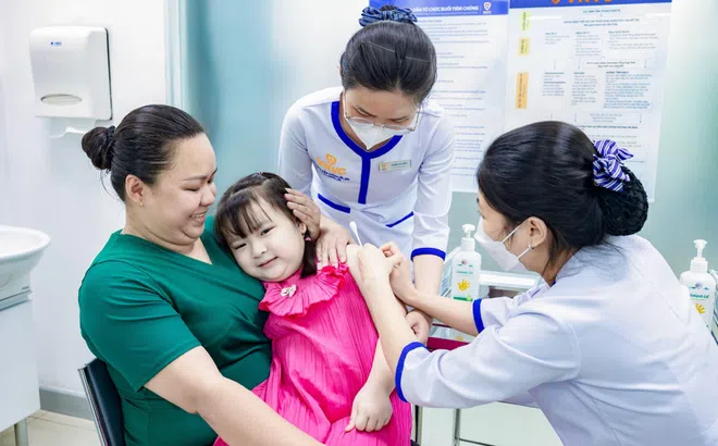 Việt Nam lần đầu tiên có vắc xin sốt xuất huyết: Giải pháp bảo vệ trong mùa mưa bão