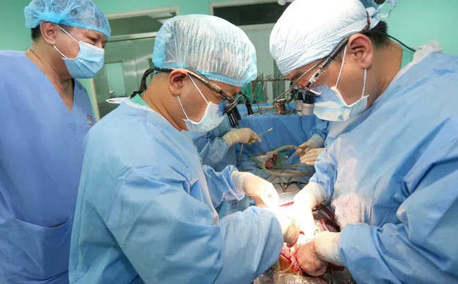 Người đàn ông suy tim giai đoạn cuối được cứu sống nhờ ca ghép tim xuyên Việt