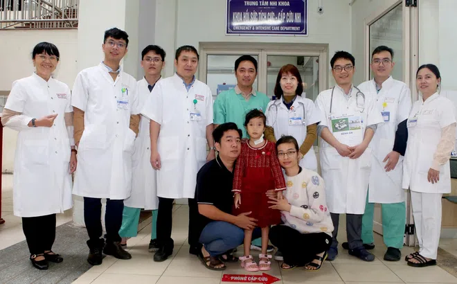 Bệnh nhi viêm cơ tim tối cấp được cứu sống thần kì