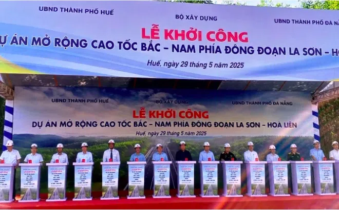 Khởi công dự án mở rộng cao tốc La Sơn - Hòa Liên
