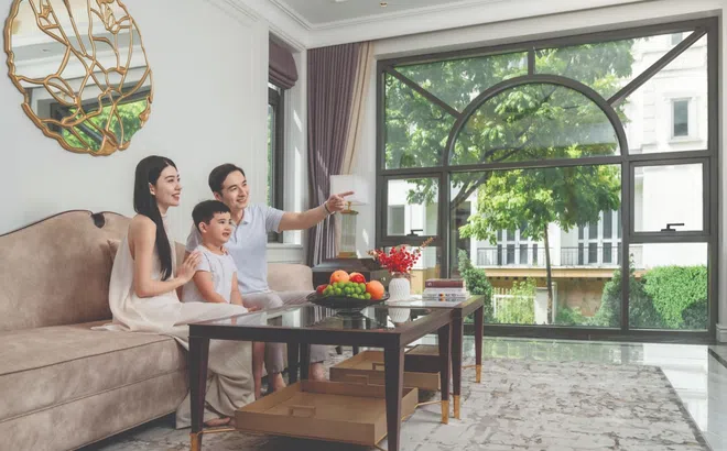 Mùa mưa bão đến gần, chọn cửa gì để an toàn, chống thấm nước hiệu quả?