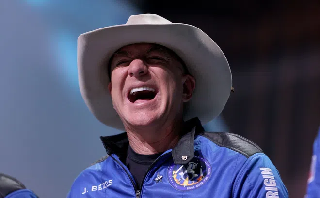 Người sáng lập Amazon vừa phá một kỷ lục không gian: Đưa nhân vật huyền thoại lớn tuổi nhất lên vũ trụ