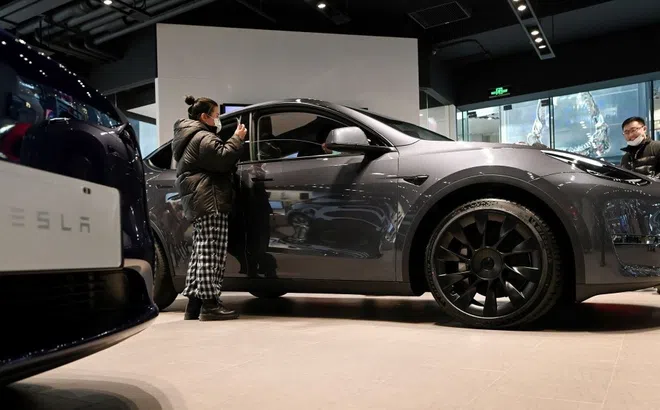Lần đầu xe Tesla chính thức được nhập khẩu vào Trung Quốc