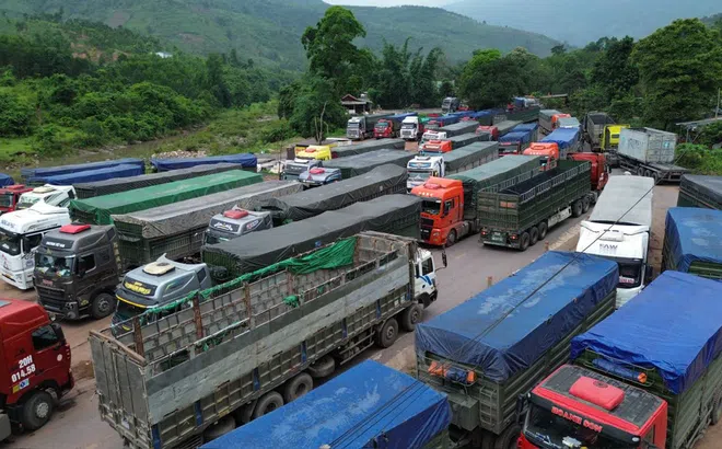 Quảng Trị: Đường lên Cửa khẩu Quốc tế La Lay tắc nghẽn