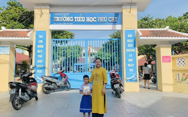 Với sự bảo trợ của Tạp chí Nhà Quản Lý, cháu bé mắc bệnh hiếm gặp đã được tới trường như ước nguyện