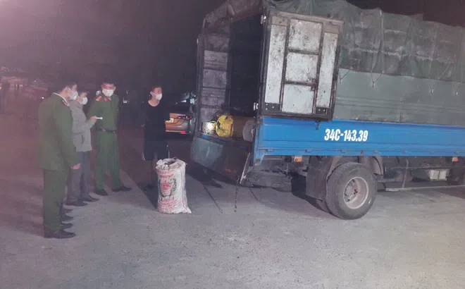 Hưng Yên: Ngăn chặn kịp thời 02 vụ vận chuyển thực phẩm bẩn với hơn 3,5 tấn trong tháng cao điểm