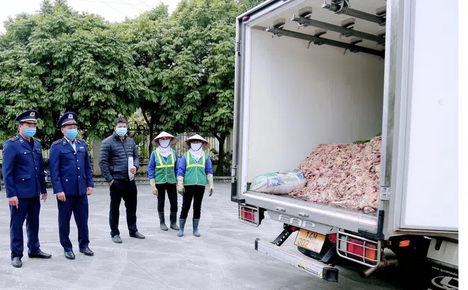 Quảng Ninh: Xử lý vi phạm và tiêu hủy 2.400 kg mỡ động vật không rõ nguồn gốc