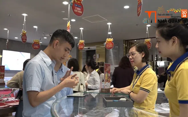 Hà Nội:  Cửa hàng vàng nhộn nhịp ngày vía Thần Tài