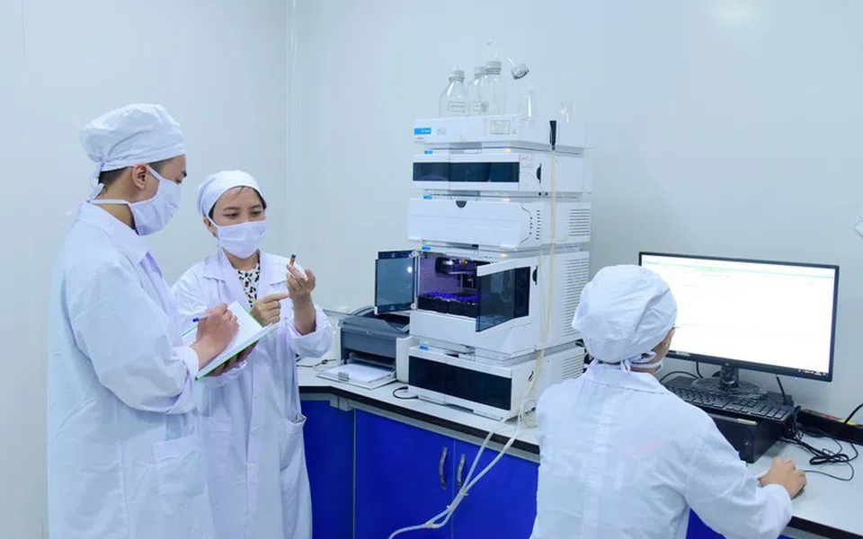 Nghiên cứu khoa học cơ bản đang phải đối mặt với những thách thức gì trong bối cảnh xã hội hiện đại?